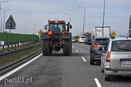 Ciężarówka stanęła w poprzek jezdni (aktualizacja)