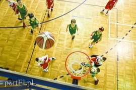 Młodzi koszykarze wyszli na parkiet