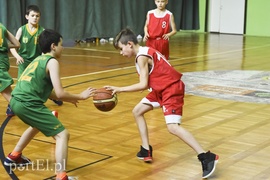 Młodzi koszykarze wyszli na parkiet