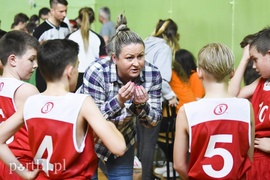 Młodzi koszykarze wyszli na parkiet