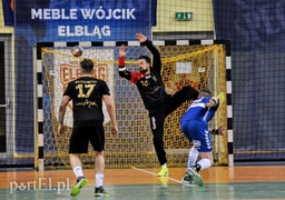 Chrobry dobił Meblarzy (piłka ręczna)