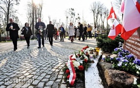 PO składała kwiaty sama