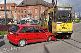 Seatem wjechał pod tramwaj