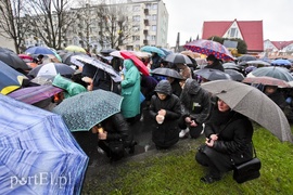 Droga krzyżowa w deszczu