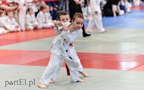 Walczą mali judocy