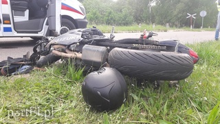 Motocyklista zderzył się z ciężarówką, zmarł w szpitalu