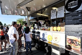 Bulwar przyciąga jedzeniem