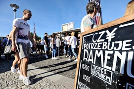 Bulwar przyciąga jedzeniem