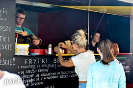 Bulwar przyciąga jedzeniem