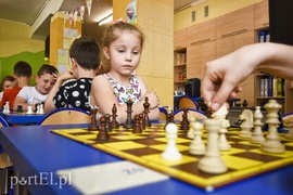 Pion na d4 i można zaczynać