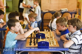 Pion na d4 i można zaczynać