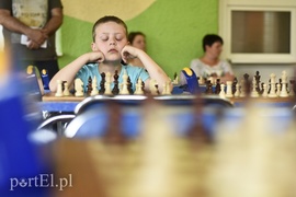 Pion na d4 i można zaczynać