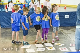 Autoriada uczy bezpieczeństwa na drodze