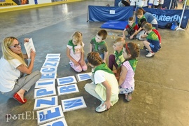 Autoriada uczy bezpieczeństwa na drodze