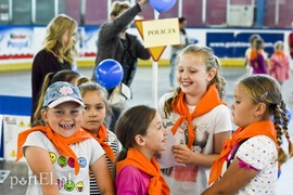 Autoriada uczy bezpieczeństwa na drodze