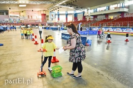 Autoriada uczy bezpieczeństwa na drodze