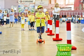 Autoriada uczy bezpieczeństwa na drodze