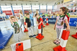 Autoriada uczy bezpieczeństwa na drodze
