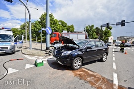 Kolizja dwóch renault przy szkole muzycznej