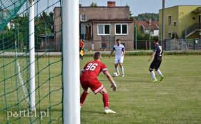 Barkas podnosi się z dna