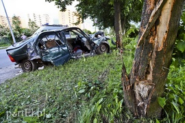 Hondą uderzyła w drzewo (aktualizacja)