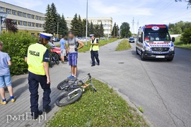 Dwaj rowerzyści zderzyli się z oplem