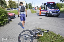 Dwaj rowerzyści zderzyli się z oplem
