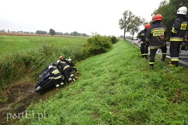 Opel dachował na drodze do Malborka