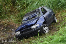 Opel dachował na drodze do Malborka