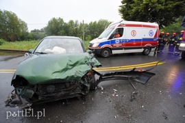 Czołówka dwóch opli, dwie osoby ranne