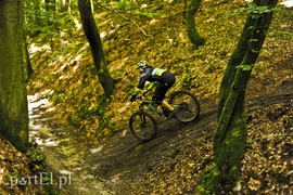 Skaczą na rowerach w Bażantarni