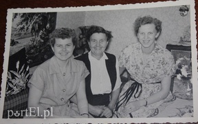 Ilse i Waltraud z mamą po wojnie