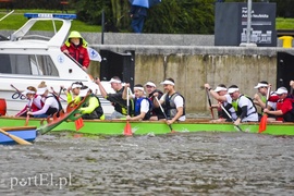 Za mundurem smocze łodzie sznurem