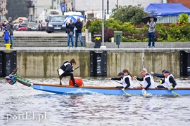 Za mundurem smocze łodzie sznurem