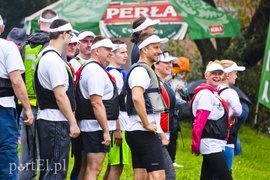 Za mundurem smocze łodzie sznurem