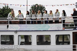 Deszczowa prezentacja Kram Startu