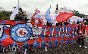 Deszczowa prezentacja Kram Startu