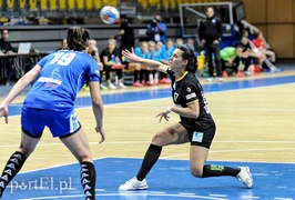 Emocji nie brakowało, ale trzy punkty zostały w Gdyni (piłka ręczna)