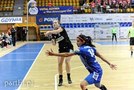 Emocji nie brakowało, ale trzy punkty zostały w Gdyni (piłka ręczna)