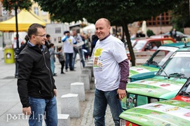 Jadą przez kraj, żeby pomóc pszczołom