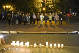 Świece znów zapłonęły przed sądem