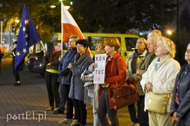 Świece znów zapłonęły przed sądem