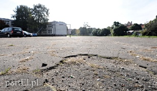 SP 23: boisko czy parking?