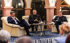 Ksiądz stojący za ołtarzem nie zawsze ma rację