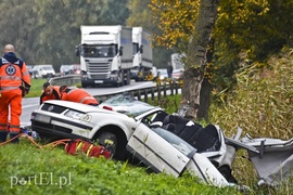 Uderzył w drzewo, zginęła 17-latka