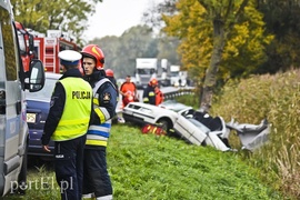 Uderzył w drzewo, zginęła 17-latka