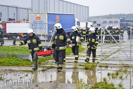 Strażacy ćwiczą walkę z cofką