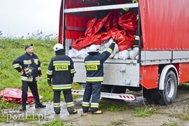 Strażacy ćwiczą walkę z cofką