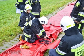 Strażacy ćwiczą walkę z cofką