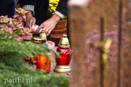 Elblążanie odwiedzają groby bliskich